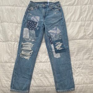 American Eagle Patched Mom Straight Jean. Size 4 Regular. Blue.